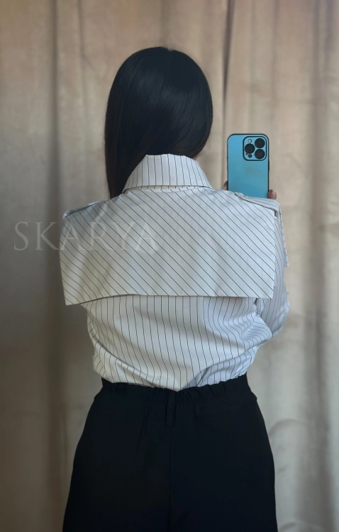 modna stylowa elegancka biała bawełniana koszula damska MILO La Balancia z długim rękawem w pionowe paski z kołnierzykiem krawatem zapinana na guziki casual smart casual na co dzień do pracy na spotkania kobiecy krój polski produkt