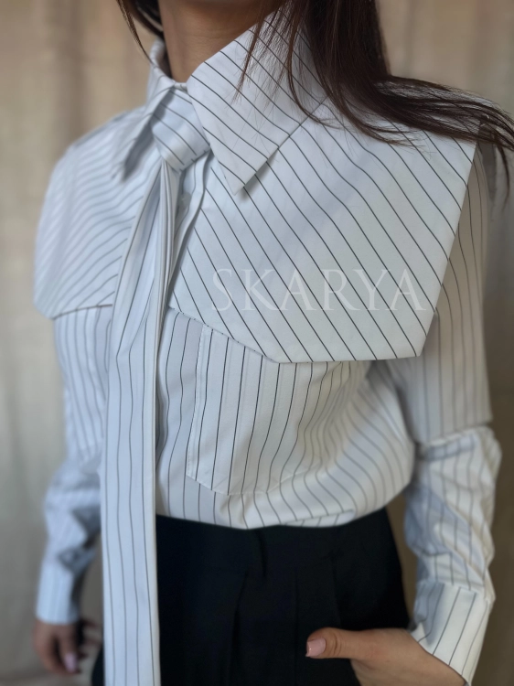 modna stylowa elegancka biała bawełniana koszula damska MILO La Balancia z długim rękawem w pionowe paski z kołnierzykiem krawatem zapinana na guziki casual smart casual na co dzień do pracy na spotkania kobiecy krój polski produkt