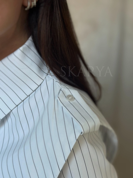 modna stylowa elegancka biała bawełniana koszula damska MILO La Balancia z długim rękawem w pionowe paski z kołnierzykiem krawatem zapinana na guziki casual smart casual na co dzień do pracy na spotkania kobiecy krój polski produkt