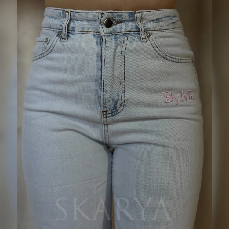 jeansy By Me Anita FLARED pink one szeroka nogawka wide leg jasny jeans wysoki stan rozcięcie na nogawce high waist fashion style outfit inspo casual look codzienne eleganckie stylizacje nowoczesny design inspirowany najnowszymi trendami mody
