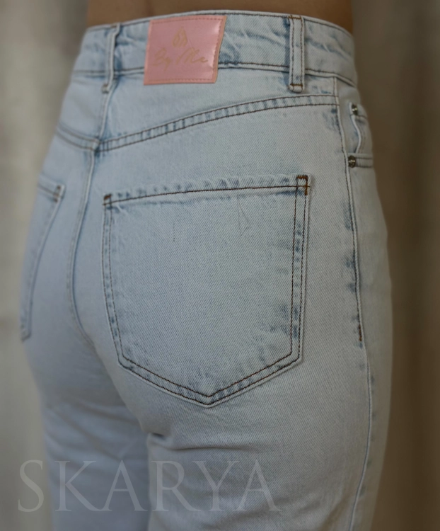 jeansy By Me Anita FLARED pink one szeroka nogawka wide leg jasny jeans wysoki stan rozcięcie na nogawce high waist fashion style outfit inspo casual look codzienne eleganckie stylizacje nowoczesny design inspirowany najnowszymi trendami mody
