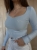 dopasowana niebieska bluzka baby blue ROSAS By Me Anita długi rękaw wiskoza miły materiał dekolt w kształcie serca basic elegancki look codzienny styl minimal style casual look polska marka polski produkt komfort wygoda baza do stylizacji