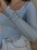 dopasowana niebieska bluzka baby blue ROSAS By Me Anita długi rękaw wiskoza miły materiał dekolt w kształcie serca basic elegancki look codzienny styl minimal style casual look polska marka polski produkt komfort wygoda baza do stylizacji