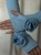 Niebieski dopasowany komplet RÓŻA  włoskiej produkcji, bluzka z różą 3d na rękawie i legginsami. Prążkowany materiał z wiskozy. casual set, basic. Idealne dopasowanie do sylwetki i jej podkreślenie. Komplet można urozmaicić marynarką lub kurtką.