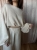 Dzianinowy sweterkowy wełniany jasnobeżowy komplet. Luźna bluza ze ściągaczem i spodnie z nogawką wide leg. Wygodny, miły w dotyku, komfortowy w noszeniu. Idealny na okres jesienno-zimowy.  Smart casual. Agatha Fashion
